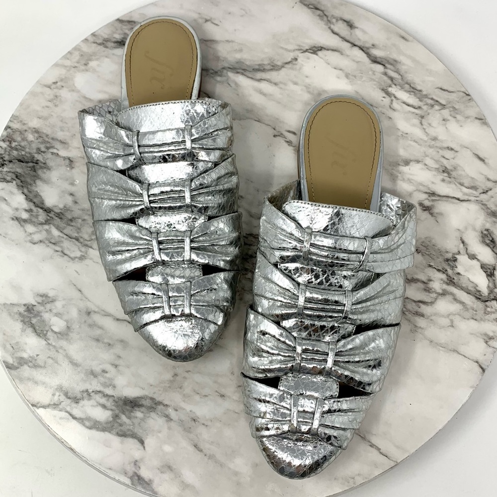 The Fix Oliviah Metallic Silver Knot Slides 7.5 Classic Alternative Edgy Goth